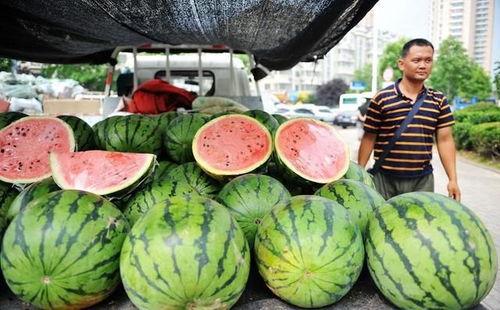 卖瓜老板吃生瓜蛋子视频,生瓜蛋子挑战大揭秘