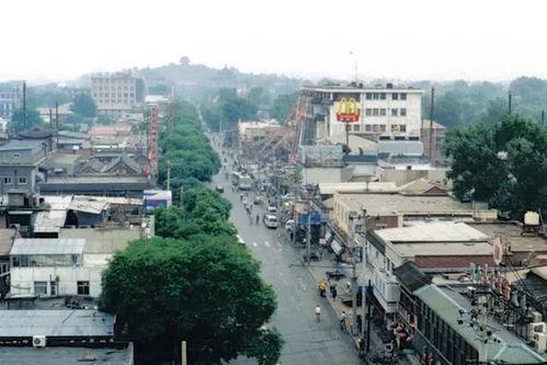 曹县鼓楼广场吃瓜店,吃瓜店里的市井百态