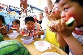 儿童比赛吃瓜,儿童趣味比赛欢乐多