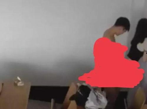 吃瓜教室情侣,甜蜜瓜语，揭秘恋爱甜蜜瞬间