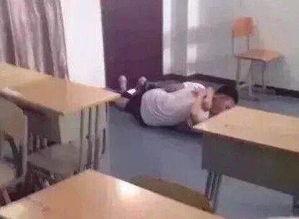 吃瓜教室情侣,甜蜜瓜语，揭秘恋爱甜蜜瞬间