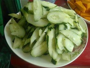 鸡爪子吃瓜,趣味横生的夏日美食故事