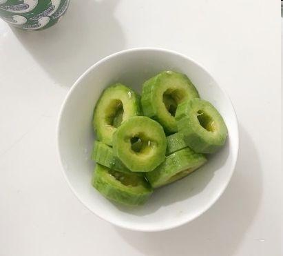 羊角蜜瓜是连皮吃的吗