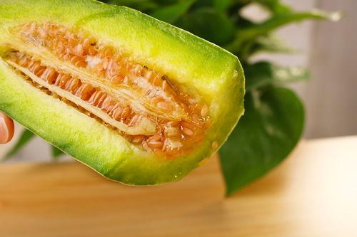 羊角蜜瓜是连皮吃的吗