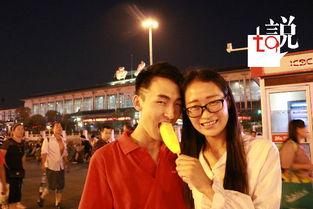 网吧吃瓜情侣,甜蜜情侣的瓜田奇遇记