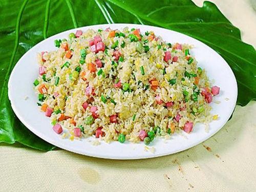 小瓜吃蛋炒饭视频,美味瞬间解锁！