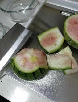 上海方舱吃瓜,见证抗疫一线的温馨瞬间